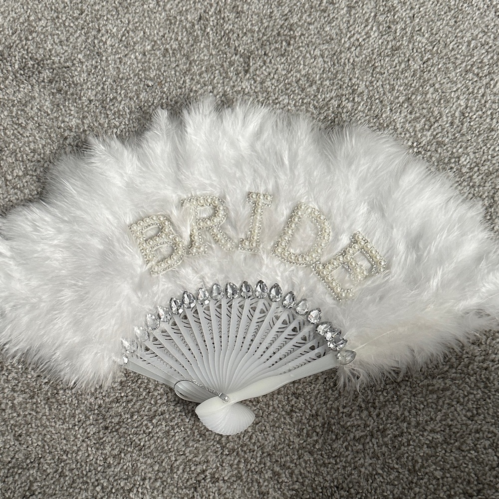 Elegant White Bride Fan